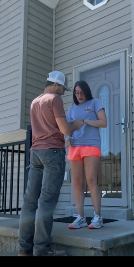 Man proposed on day he and girlfriend buy a new house.